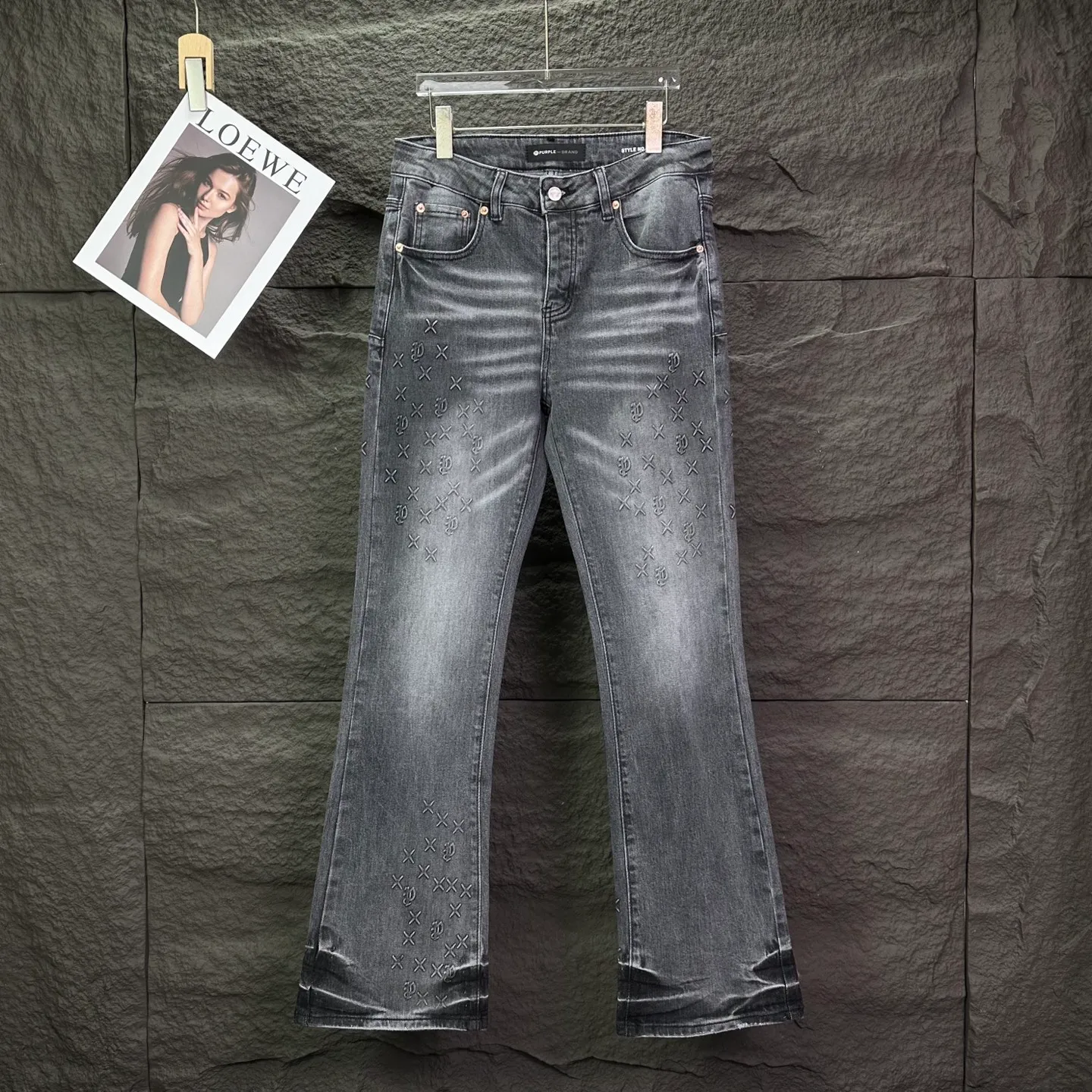PURPLE BRAND 2026New Arrival Embossed Washed and Distressed Couple Style Washed Loose Bootcut Jeans High Version High Version Top Ceiling Quality Styles with different washed textures, very friendly to people with thin legs and thick legs. The bootcut version is very flattering to the leg shape. Moderate length that never goes out of style, easy to match with casual, basic styling for various styles, a must-have in the wardrobe! The fabric is stiff but also makes the upper body soft without losing texture. The washing process is even more perfect. It is a must-have item for everyone! ! ! Washed wheat, hang tag, pants label, three labels complete Color: Light Black Size: 28, 30, 32, 34, 36 (five sizes)